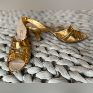 Vintage 1960’s gold lame plastic sling back peep toe  Amano Nordstrom heels Sz 8